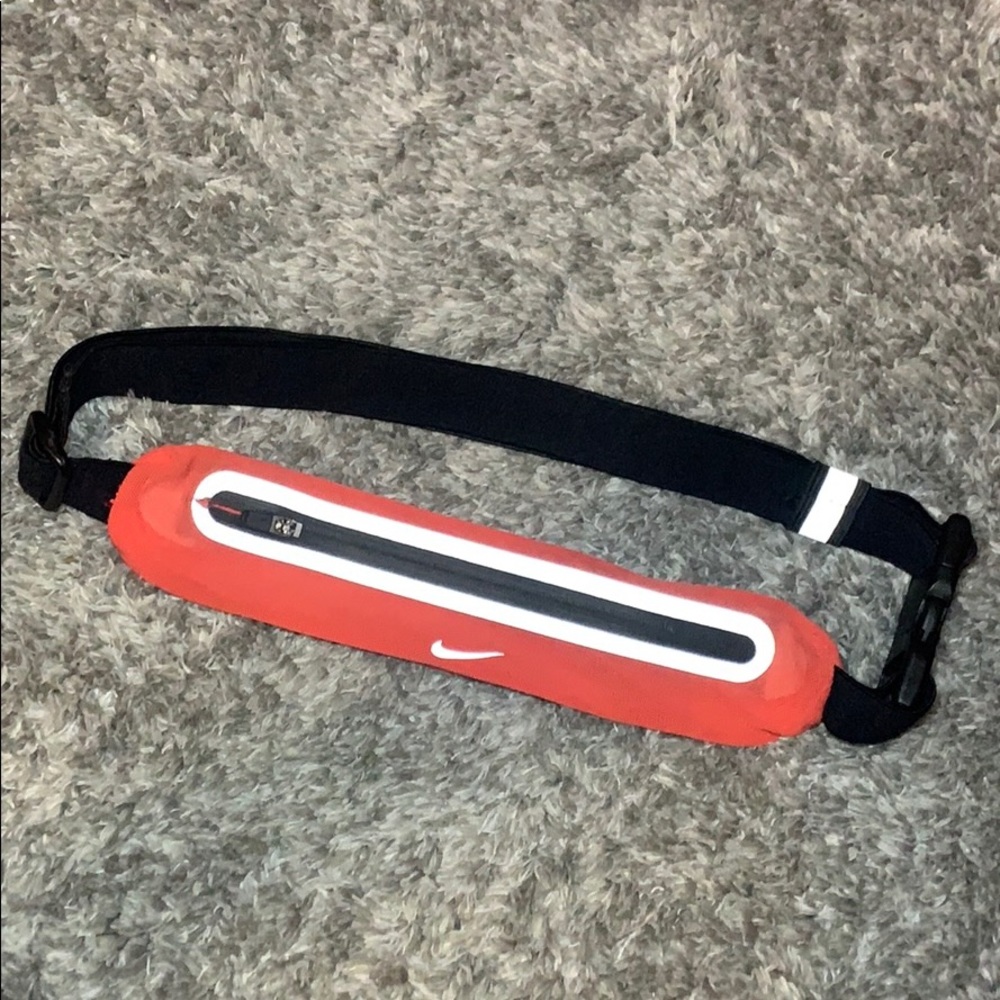 💜3/$25 Nike Expandable Running Pack